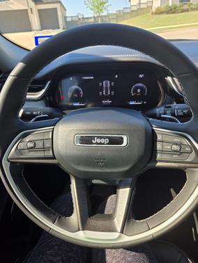 White 2023 Jeep Grand Cherokee Limited
