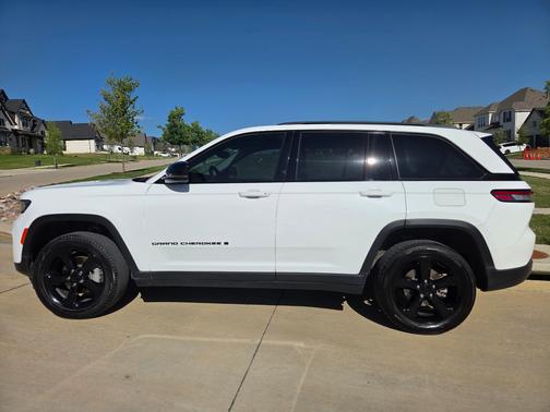 White 2023 Jeep Grand Cherokee Limited