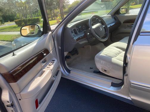 Silver 2006 Mercury Grand Marquis GS