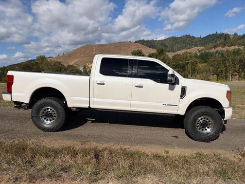 White 2019 Ford F-350 Limited