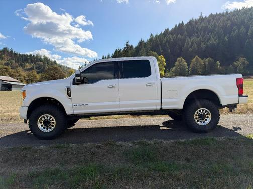 White 2019 Ford F-350 Limited