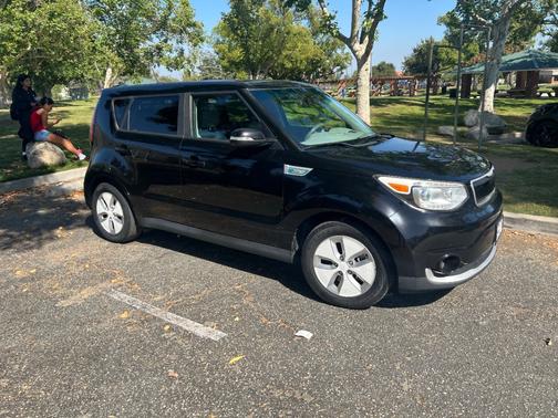 Black 2016 Kia Soul EV Base