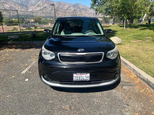 Black 2016 Kia Soul EV Base