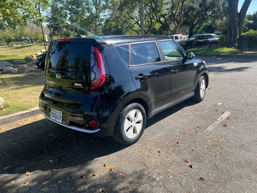 Black 2016 Kia Soul EV Base