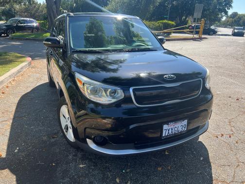 Black 2016 Kia Soul EV Base