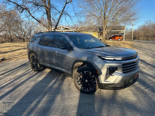 2024 Chevrolet Traverse LT