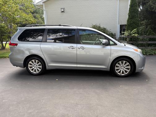 2014 Toyota Sienna LE