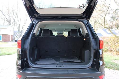 Black 2019 Ford Escape SE