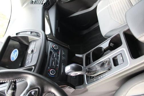 Black 2019 Ford Escape SE