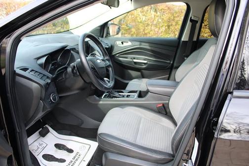 Black 2019 Ford Escape SE