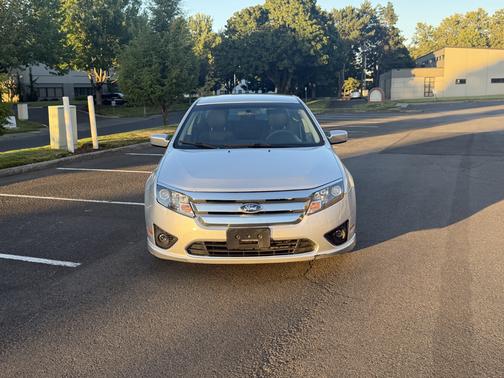 Silver 2011 Ford Fusion SE