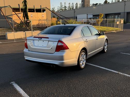 Silver 2011 Ford Fusion SE
