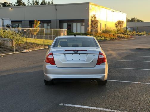Silver 2011 Ford Fusion SE