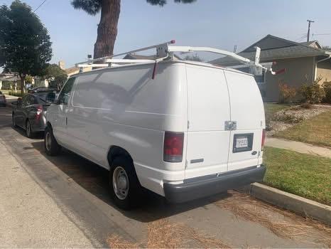White 2006 Ford E150 Chateau