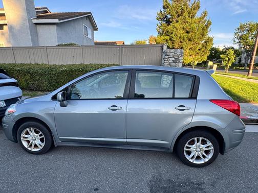Gray 2009 Nissan Versa 1.8 S