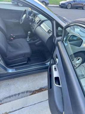 Gray 2009 Nissan Versa 1.8 S