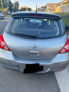 Gray 2009 Nissan Versa 1.8 S