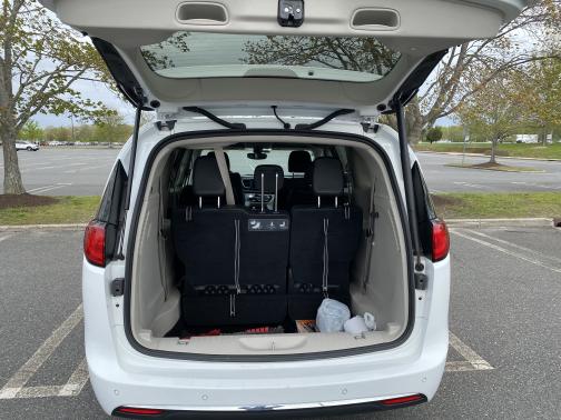 Photo 5 of 10 of 2019 Chrysler Pacifica Touring L