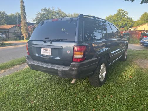 Photo 3 of 9 of 2003 Jeep Grand Cherokee Laredo