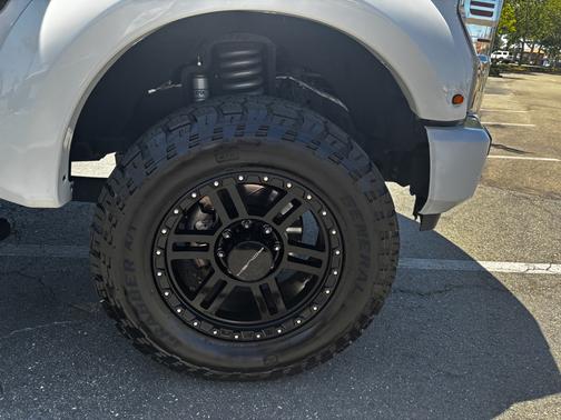 White 2022 Ford F-250 Platinum