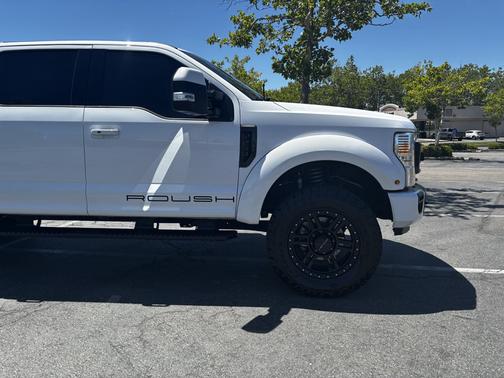 White 2022 Ford F-250 Platinum