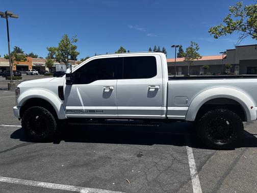 White 2022 Ford F-250 Platinum