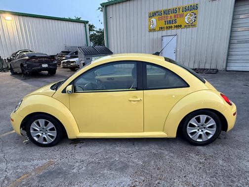 2009 Volkswagen New Beetle S