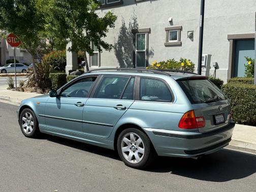 2003 BMW 325 xiT