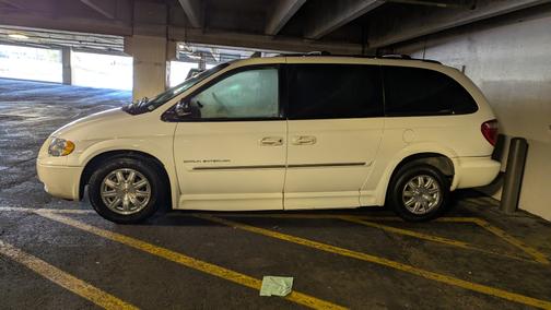 White 2006 Chrysler Town & Country Touring