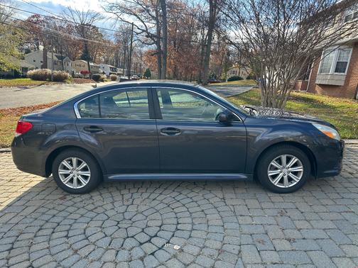 2010 Subaru Legacy 2.5 i Premium