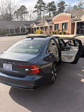 2024 Volvo S60 Recharge Plug-In Hybrid T8 Plus Dark Theme