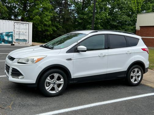White 2016 Ford Escape SE
