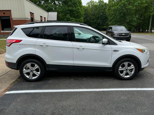 White 2016 Ford Escape SE