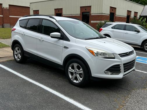 White 2016 Ford Escape SE