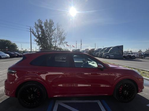 2023 Porsche Cayenne Cayenne GTS Coupe