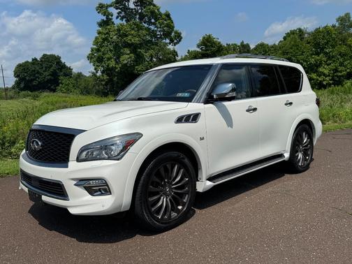 White 2015 INFINITI QX80 Limited