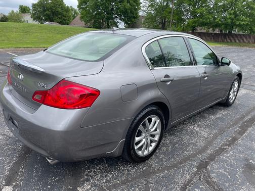Gray 2009 INFINITI G37 x