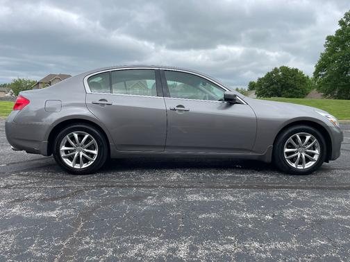 Gray 2009 INFINITI G37 x