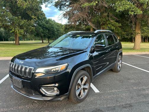 Black 2019 Jeep Cherokee Limited