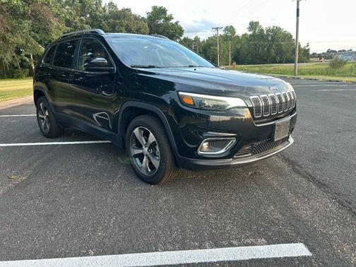 Black 2019 Jeep Cherokee Limited