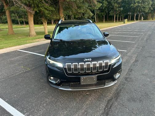 Black 2019 Jeep Cherokee Limited
