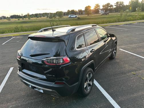 Black 2019 Jeep Cherokee Limited