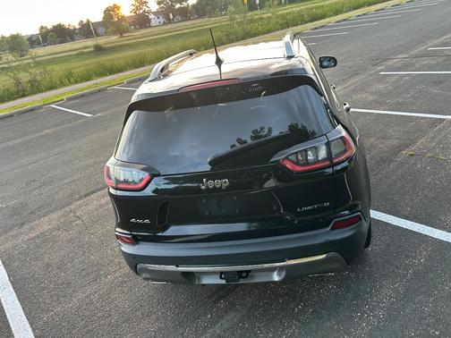 Black 2019 Jeep Cherokee Limited