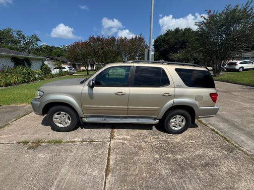 Gold 2004 Toyota Sequoia SR5