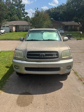 Gold 2004 Toyota Sequoia SR5