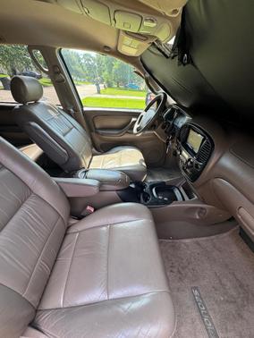 Gold 2004 Toyota Sequoia SR5