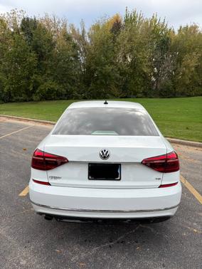 2017 Volkswagen Passat 1.8T R-Line w/Comfort