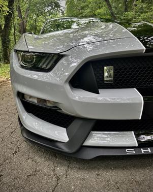 2017 Ford Shelby GT350 Base