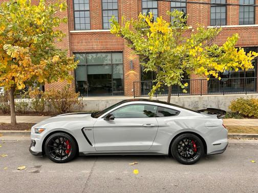 2017 Ford Shelby GT350 Base