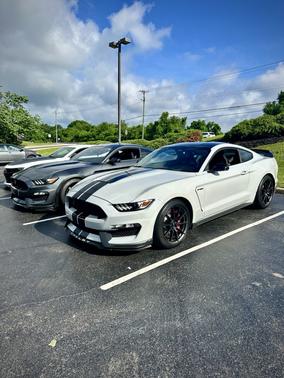 2017 Ford Shelby GT350 Base